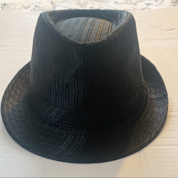 Black fedora hat with shiny stripes - Picture 4 of 7